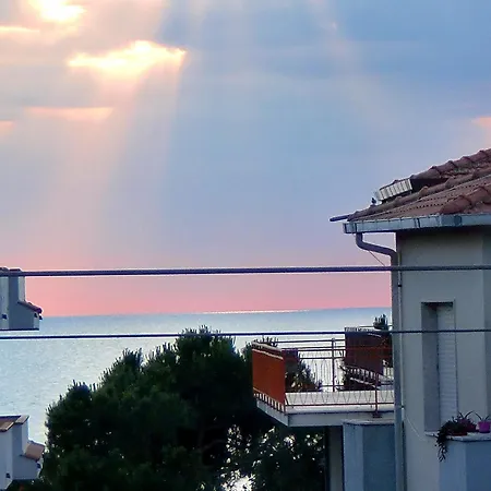 Residenza Lacasame' - 50 M Dalla *