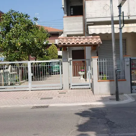 Residenza Lacasame' - 50 M Dalla شقة